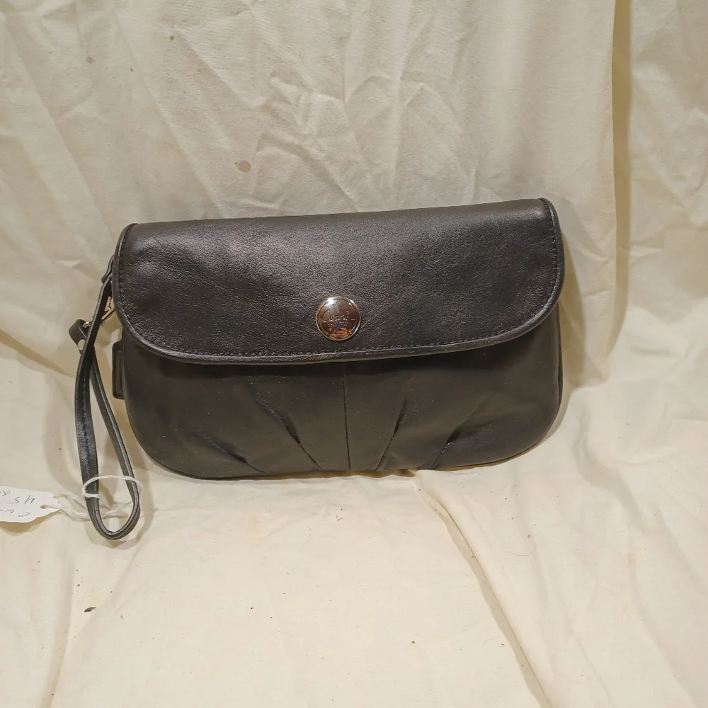 Coach wristlet - Picture 1 of 8